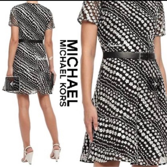 Michael Kors | Crew Neck Flower Patterns Nylon Flared Short Sleeves - Picture 4 of 6